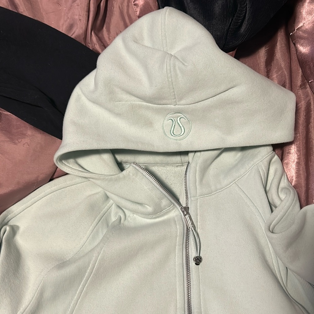 Lululemonn Scuba Delicate Mint 💚💙 Size M/L